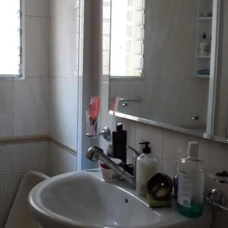 30-3- бюджетная комната в квартире для 2 человека, Homestay Alicante