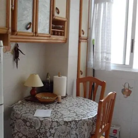 30-3- бюджетная комната в квартире для 2 человека, Homestay szállás Alicante