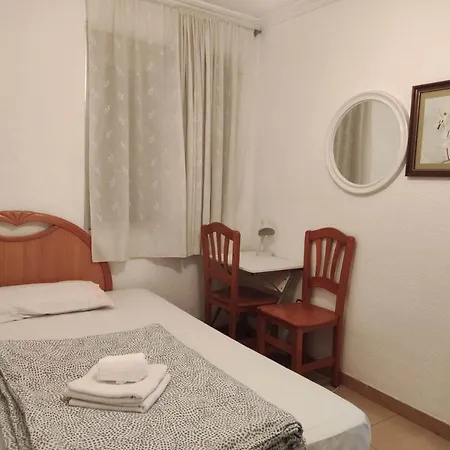 30-3- бюджетная комната в квартире для 2 человека, Homestay