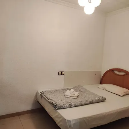 30-3- бюджетная комната в квартире для 2 человека, Homestay Alicante